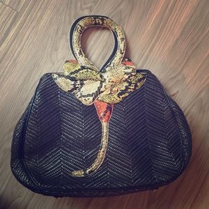 Vintage lookingWicker Purse with Flower