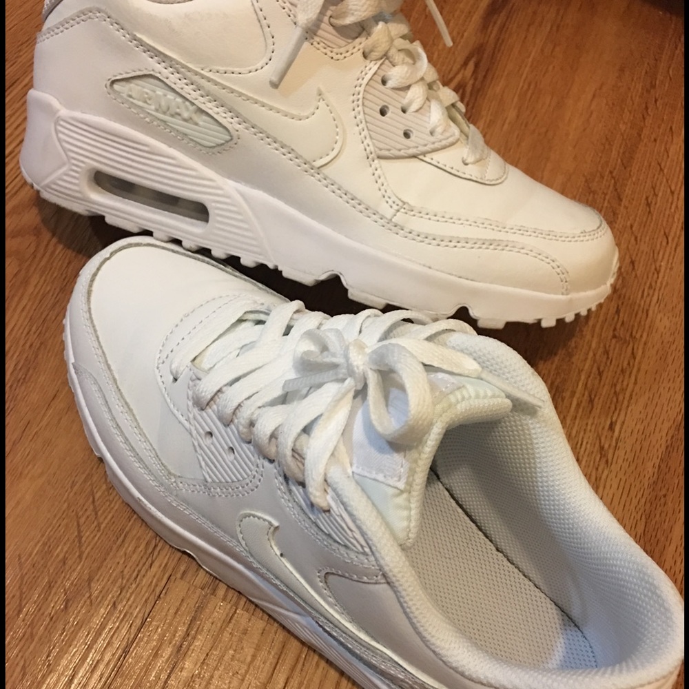 White Nike Air Max