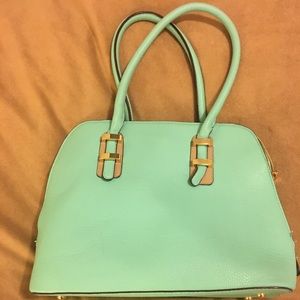 Mint Charming Charlie tote! EUC perfect for spring