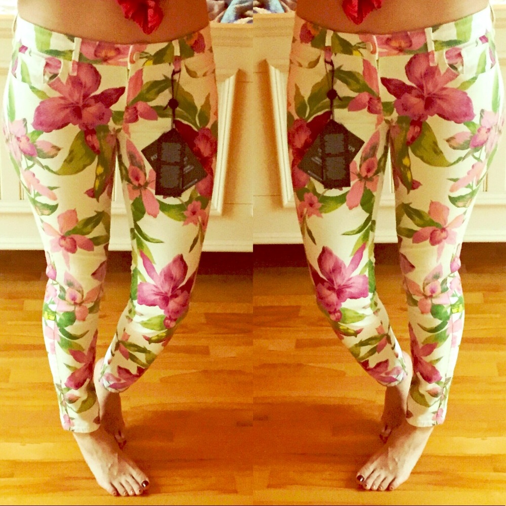 NWT GUESS Floral Jeans Sz 30