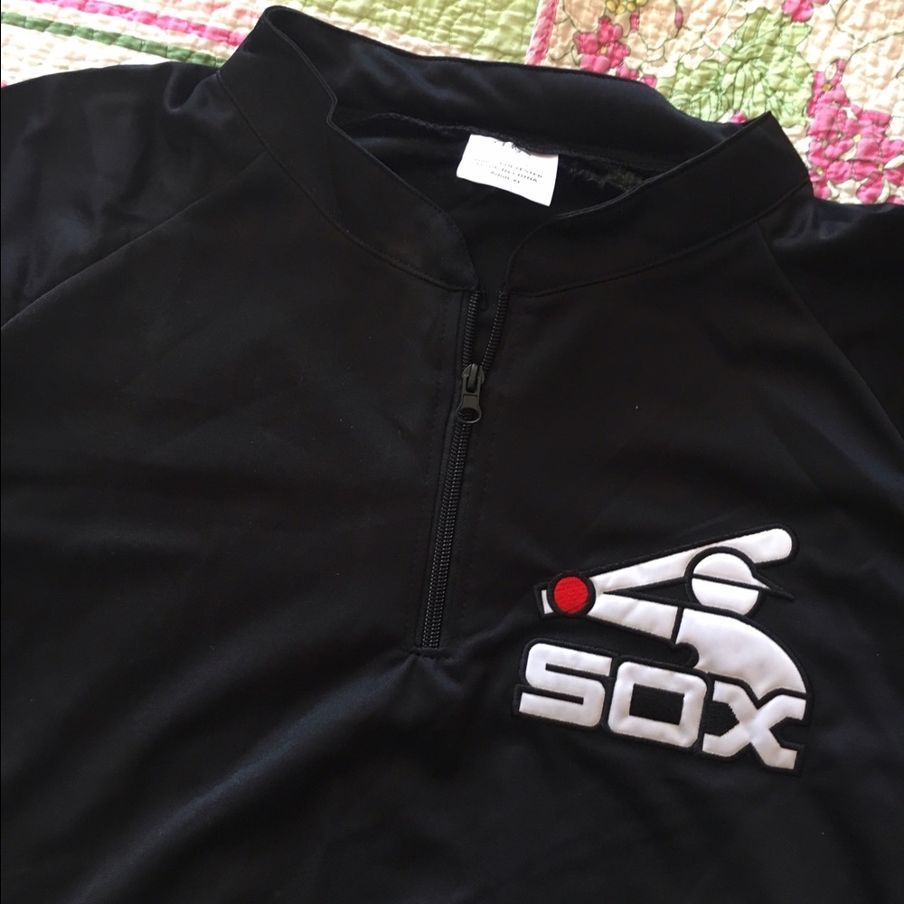 Adjustable pullover White Sox all weather jacket