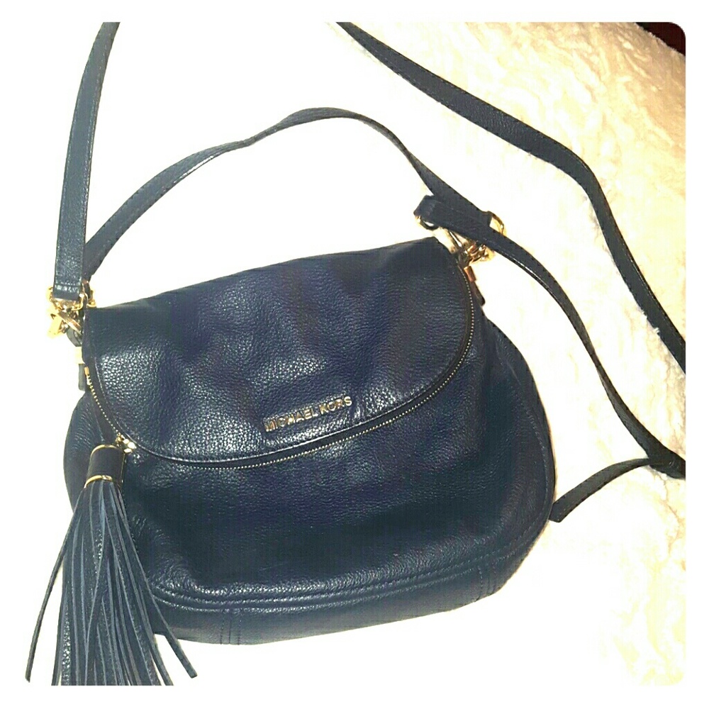 Michael kors navy cross body purse