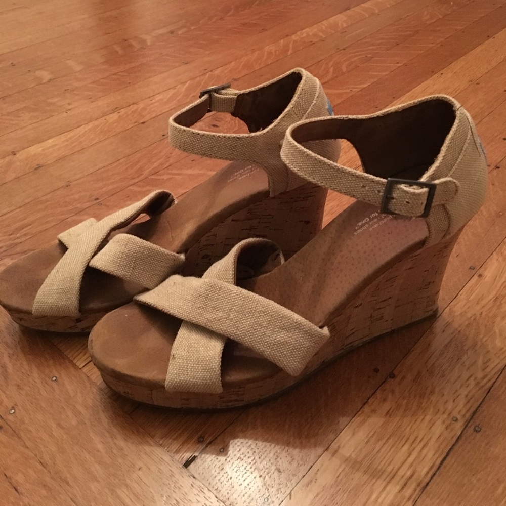 Toms beige platform sandals