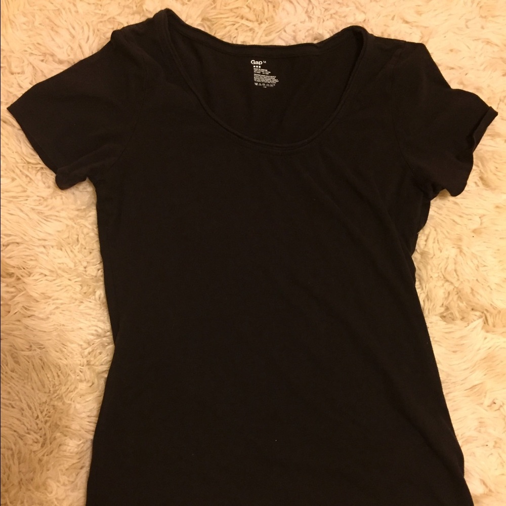 ✨FREE WITH ANY BUNDLE!!✨Gap Black T-shirt--