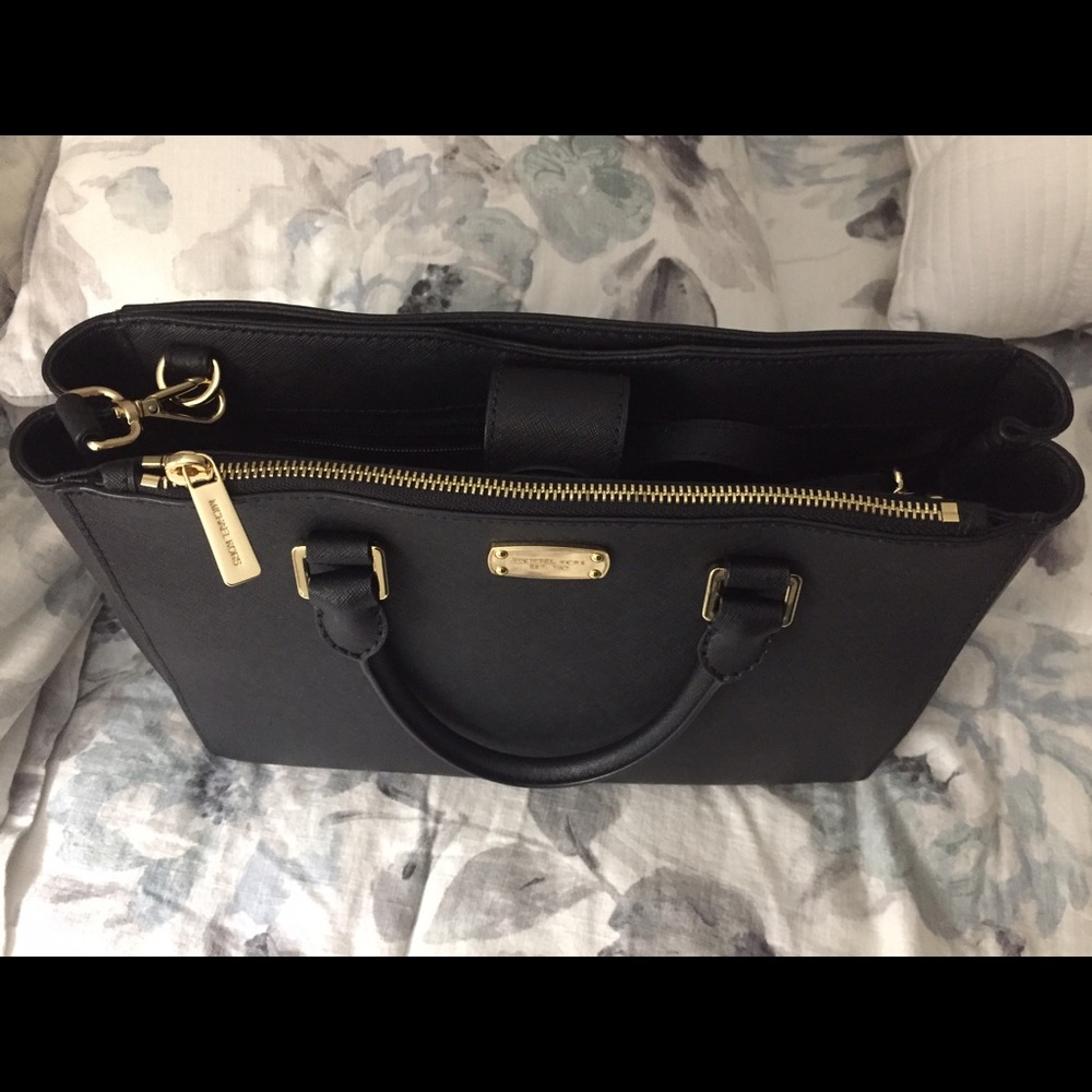NEW Authentic MICHAEL KORSE Purse