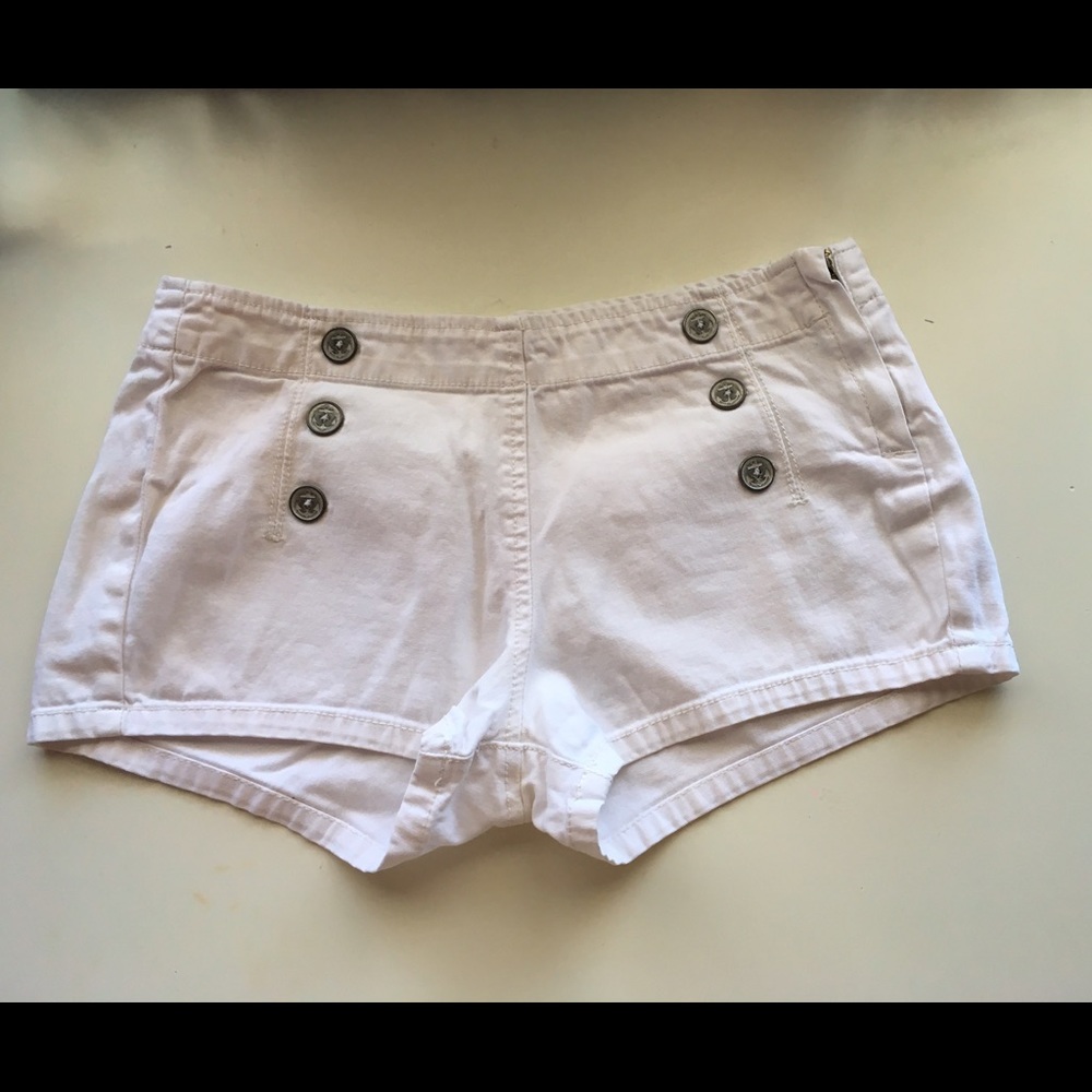 White Pac Sun shorts