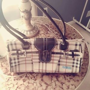 Burberry handbag Cute! Excellent condition!