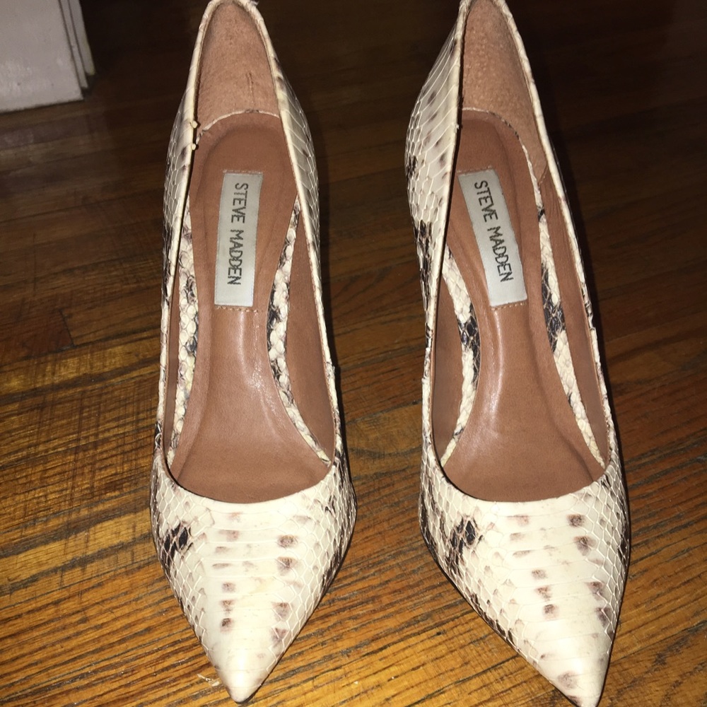 6.5 Steve Madden pump
