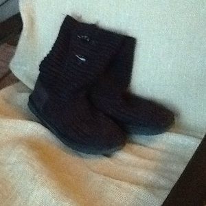 Black knitted boots