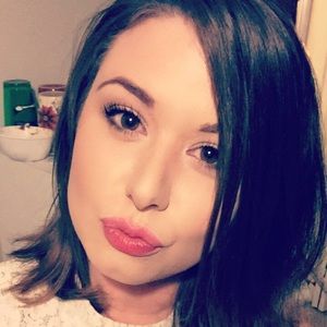 Meet your Posher, Cassandra