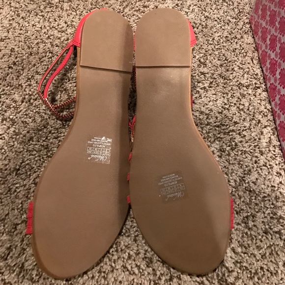 Sandals - Picture 3 of 4