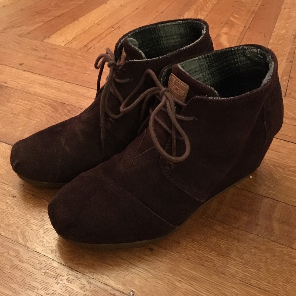 Toms 'Desert' Wedge Suede booties