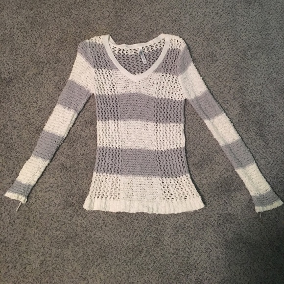 Grey and White Sweater - Picture 1 of 3