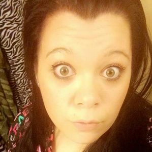 Meet your Posher, Emilee