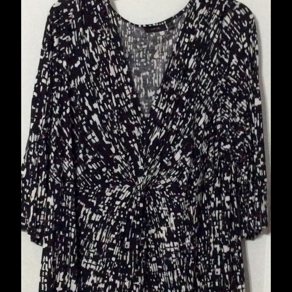 Reduced! V-neck with knotted front detail