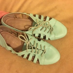 Open side mint oxfords! Size 10! Good condition