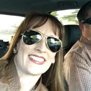 Meet your Posher, Angelia