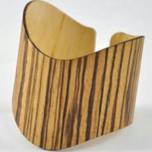 Wooden  vaneer cuff (vita) in zebra color