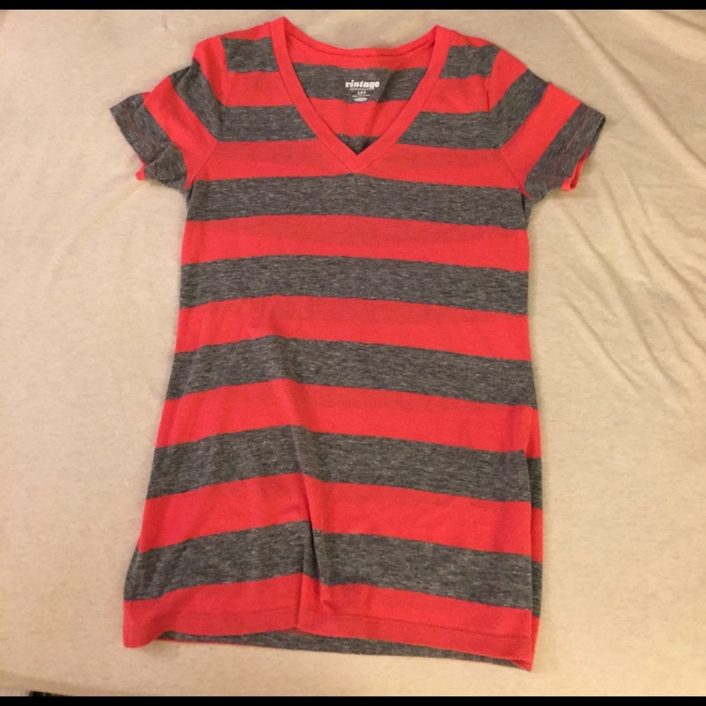 Red and gray v-neck "vintage" fit tee