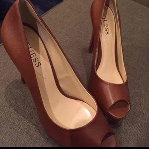 Guess leather open toes pump size 7