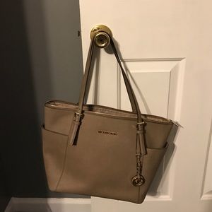 Michael Kors Zip bag!