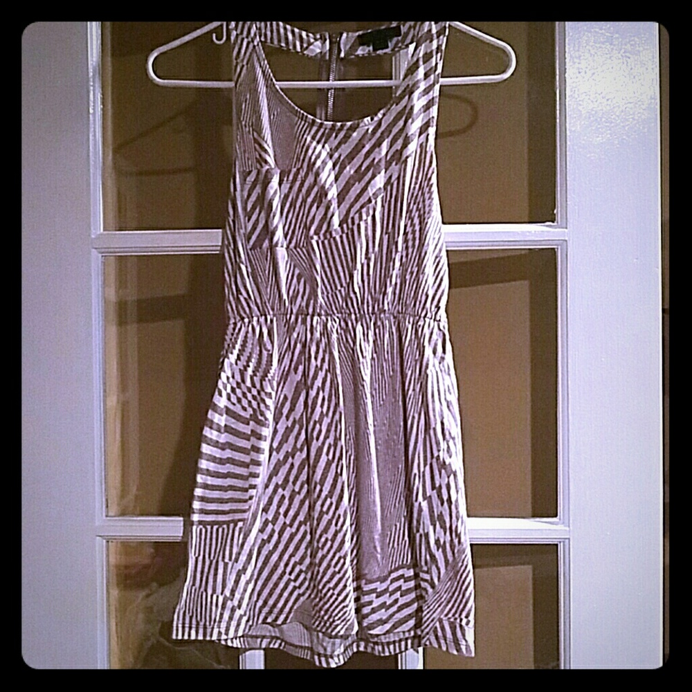XXI Tan/White Abstract Dress