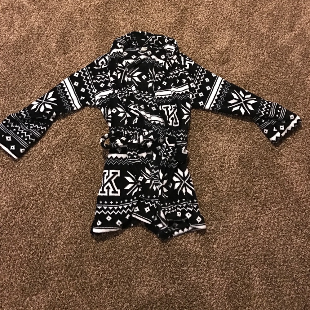 Super cute super soft Victoria's Secret robe OBO