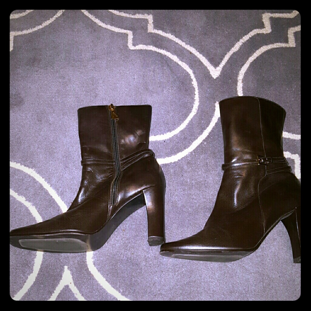 ANNE KLEIN LEATHER BOOTS