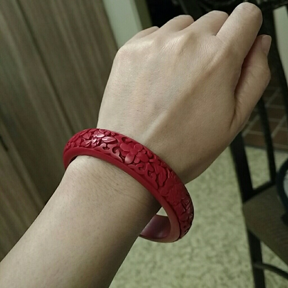ORIENTAL VINTAGE CINNABAR BANGLE