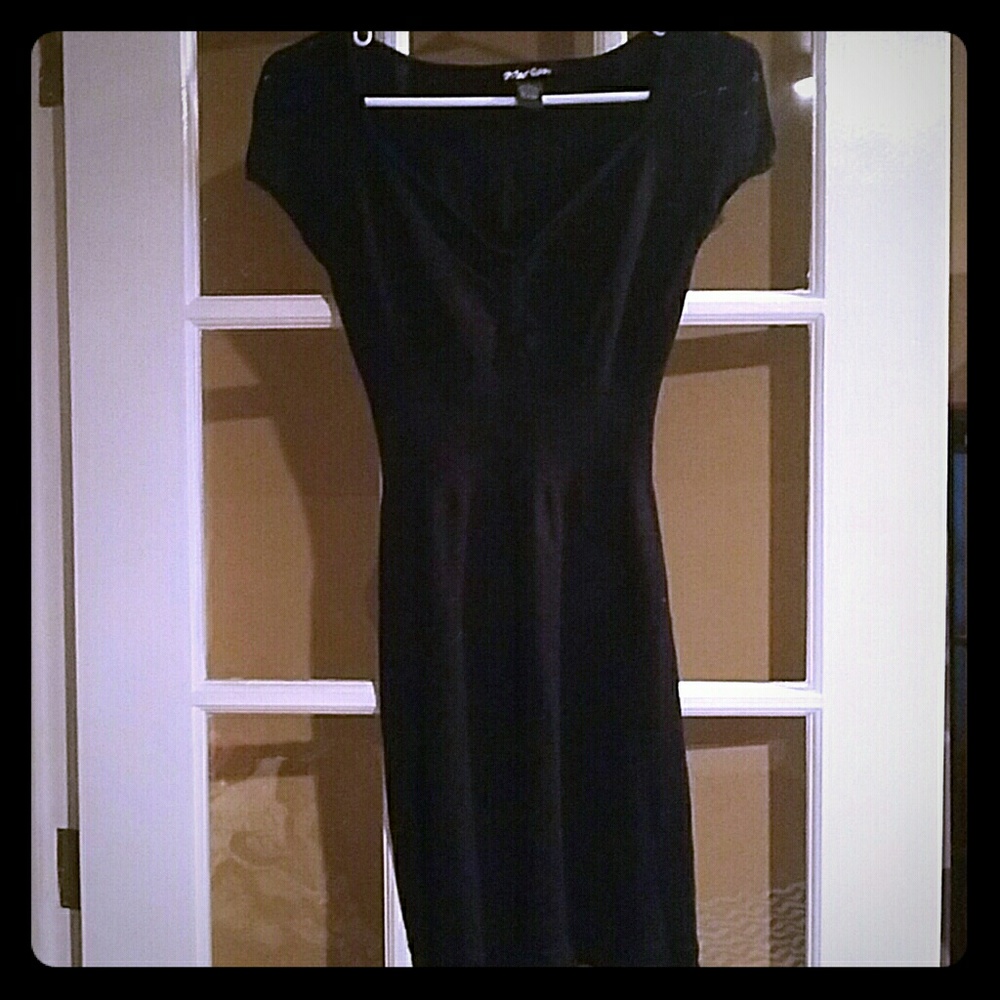 Player Gaze V-neck Lightweight Sweater Dress