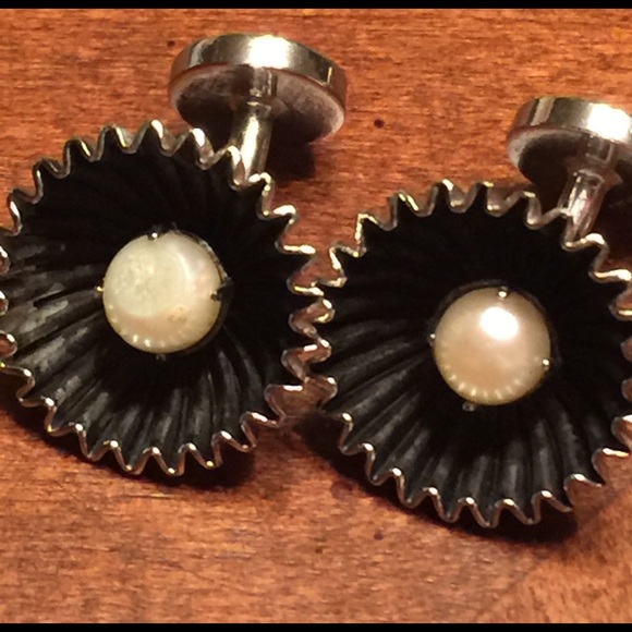 Vintage Mr. John cuff links - Picture 2 of 3