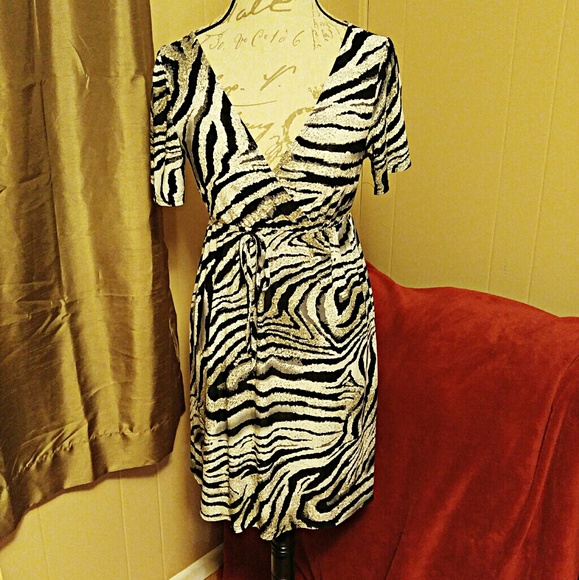 Victoria Black and White Dress - Picture 1 of 5