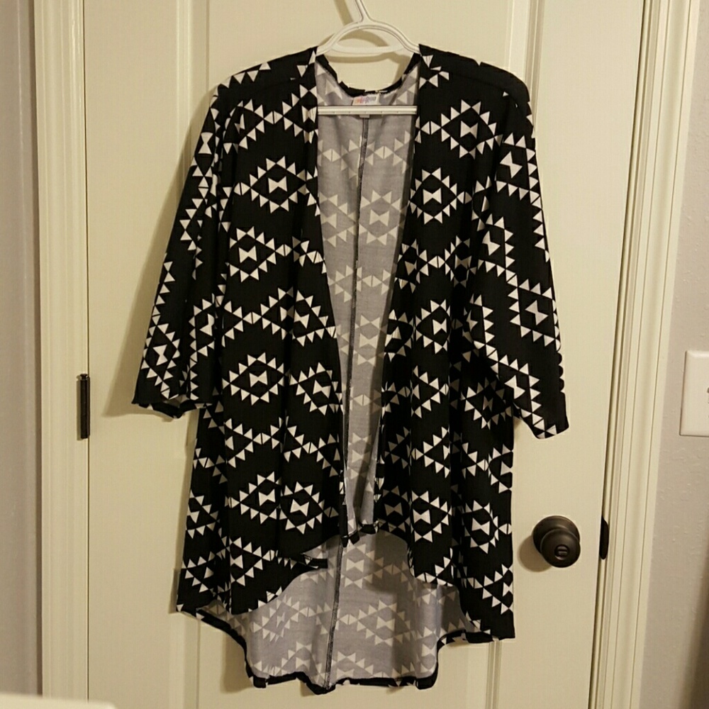 LuLaRoe Lindsay Kimono