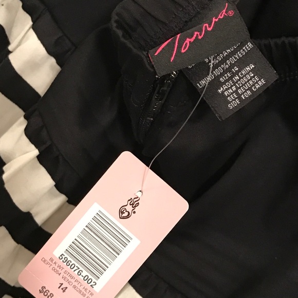 Blk&Wht Party Halter dress. - Picture 3 of 4