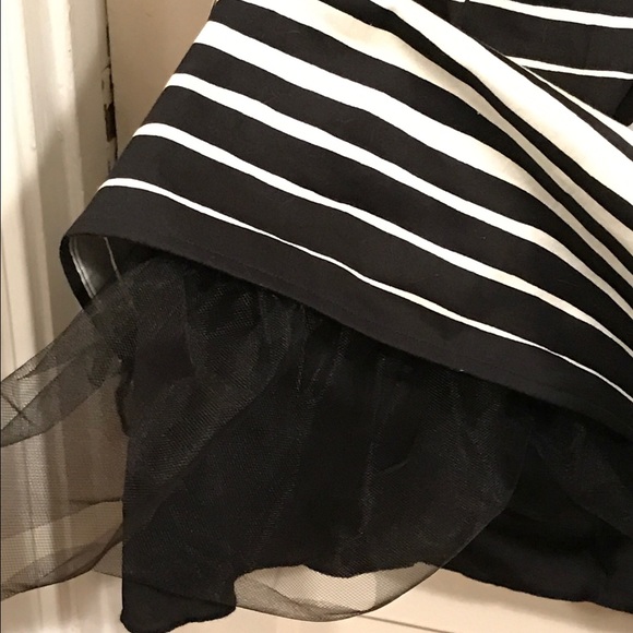 Blk&Wht Party Halter dress. - Picture 4 of 4