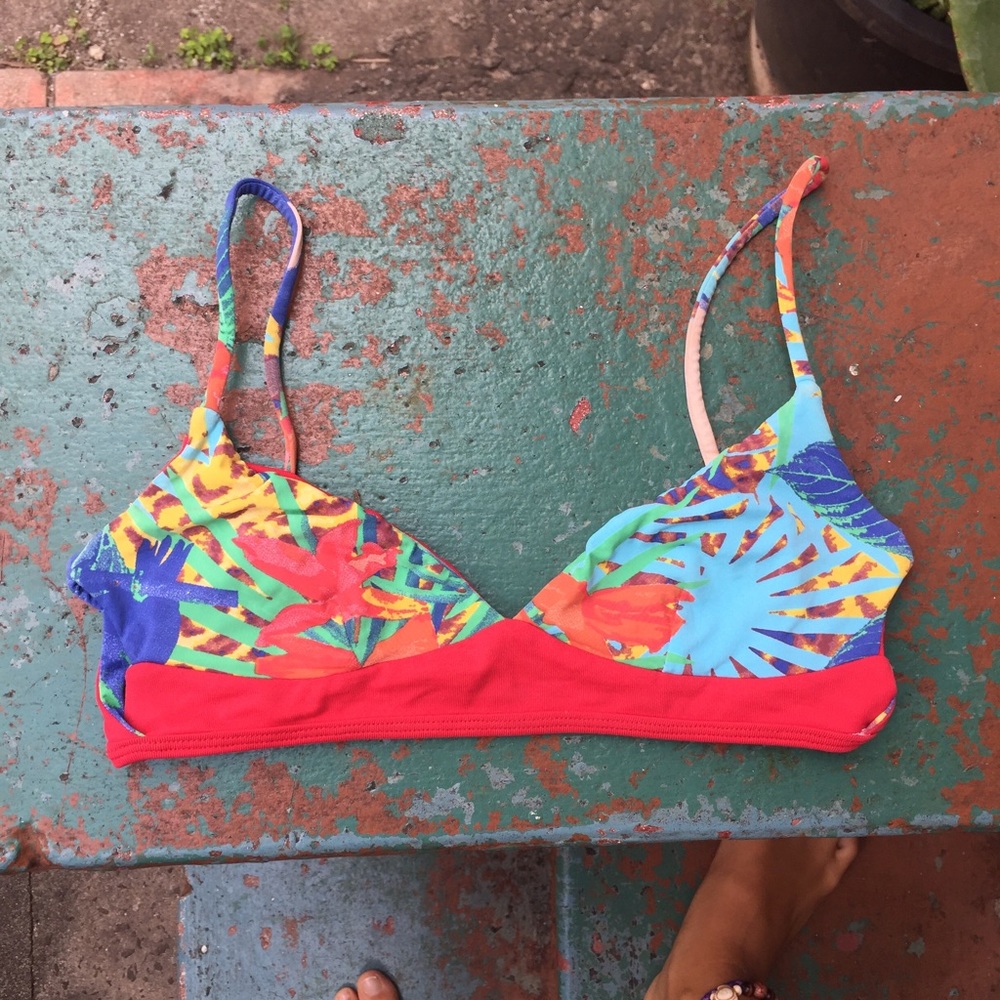 Reversible bikini top