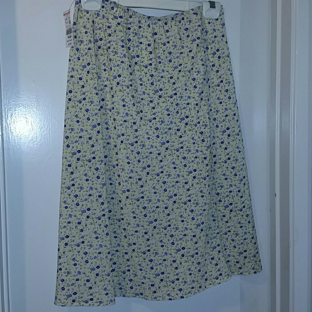 Yellow skirt with blue flowers, size L