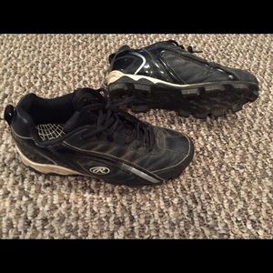 Girls cleats black