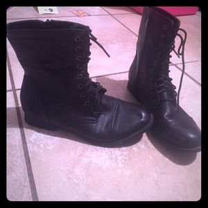 Combat boots