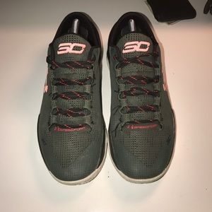 Size 8.5 "Hook" Curry 2 Low