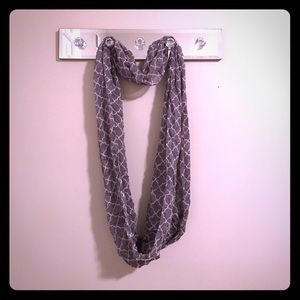 NWOT gray scarf