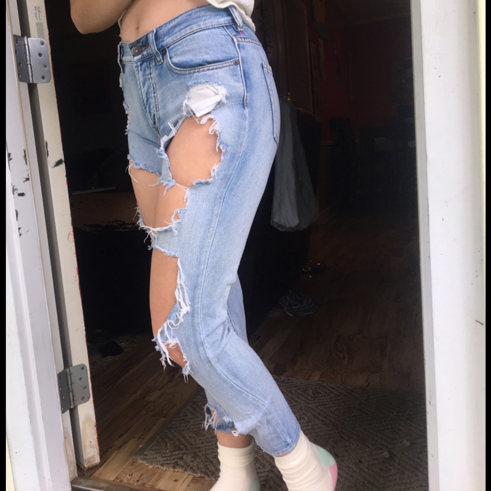 Ripped/damaged light wash boyfriend jean