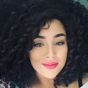 Meet your Posher, Malika