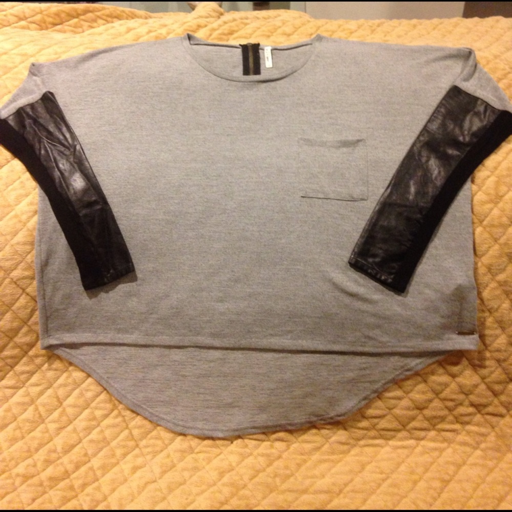 Lamb & Flag Slouchy Hi Low Crop Top