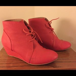 Red wedge lace up Ashley Stewart bootie size 10
