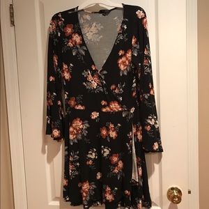 American Eagle Bell Sleeve Floral Wrap Dress Lrg