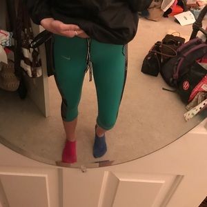 athletic nike cropped leggings