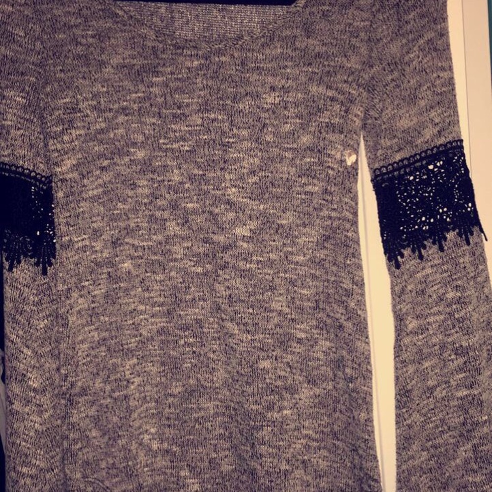La Hearts long sleeve bell sleeves top