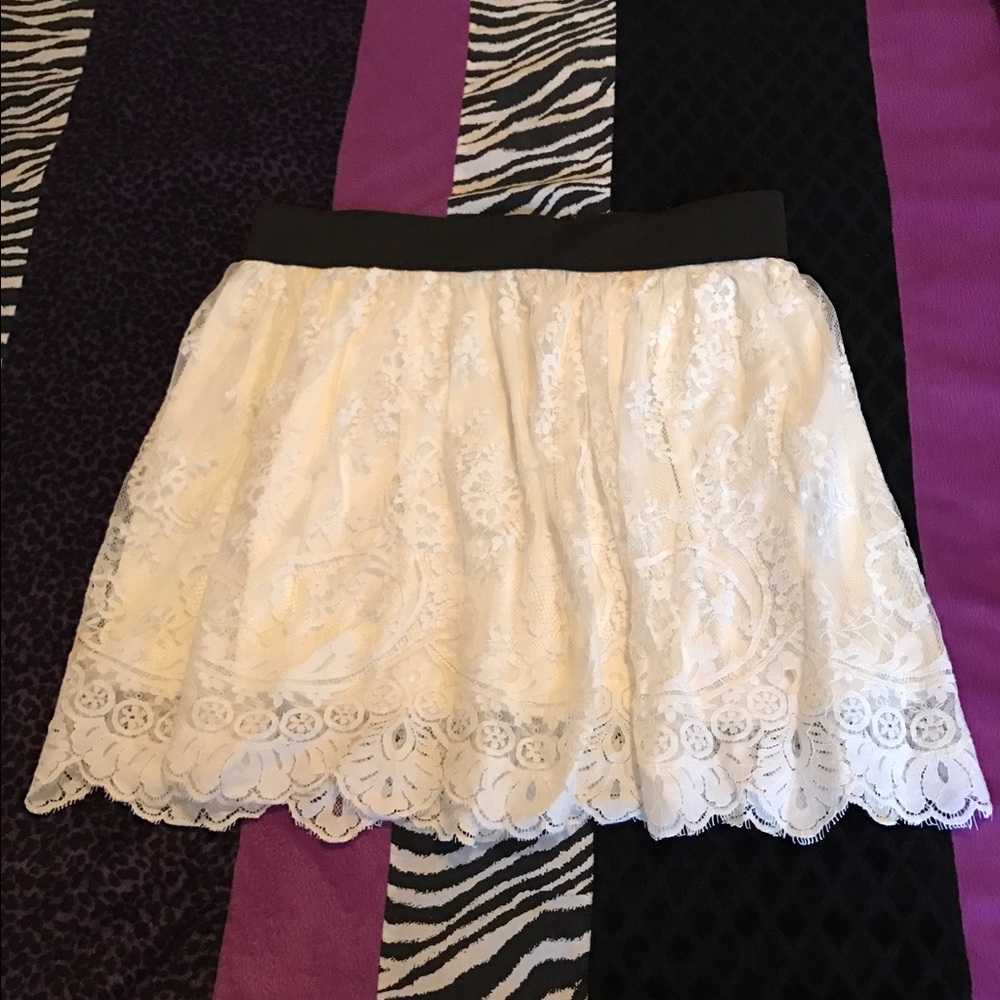 Cream Lace Skirt - Picture 2 of 2