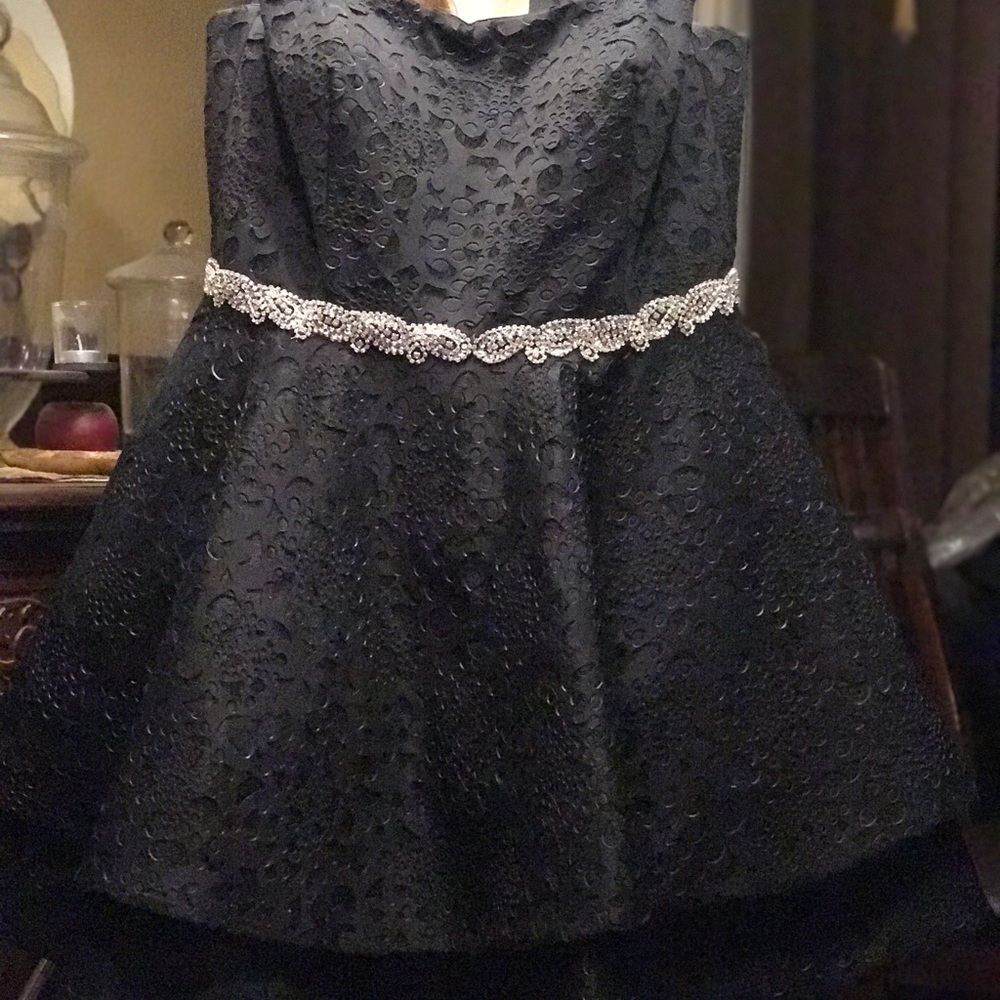 Colorsdress, style #1512, black.